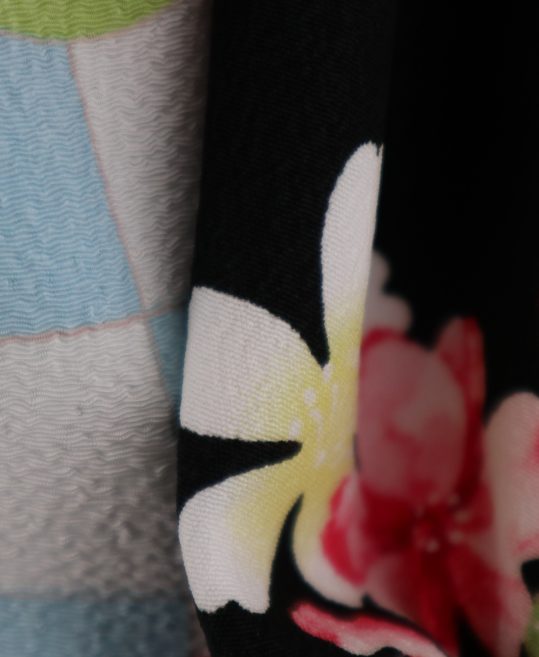 七五三 3歳女の子用被布[ナカノヒロミチ]白と水色の市松に梅(着物)黒に花No.84V